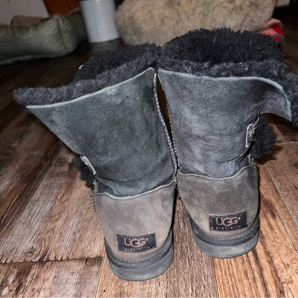 Black uggs - Picture 3 of 7